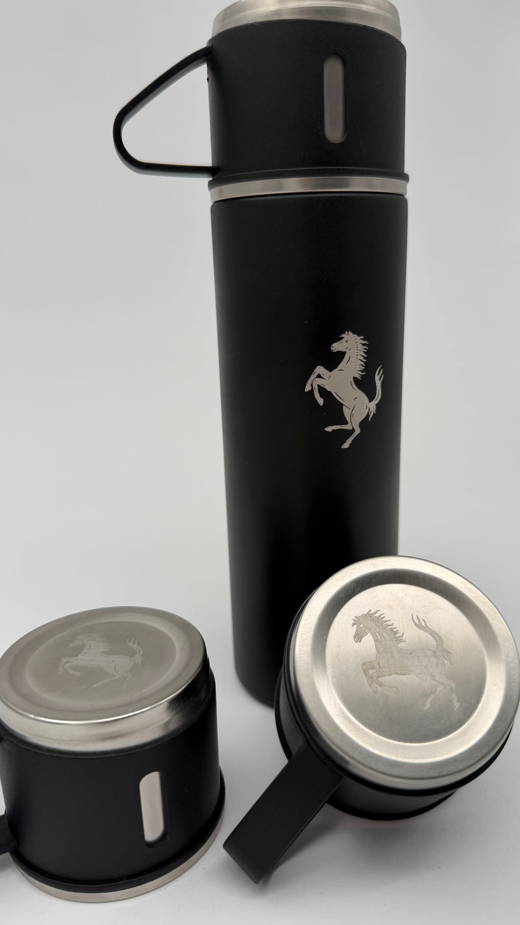 Ferrari Laser Logo Thermos Set 500 ml – Insulated Flask with 3 Cups